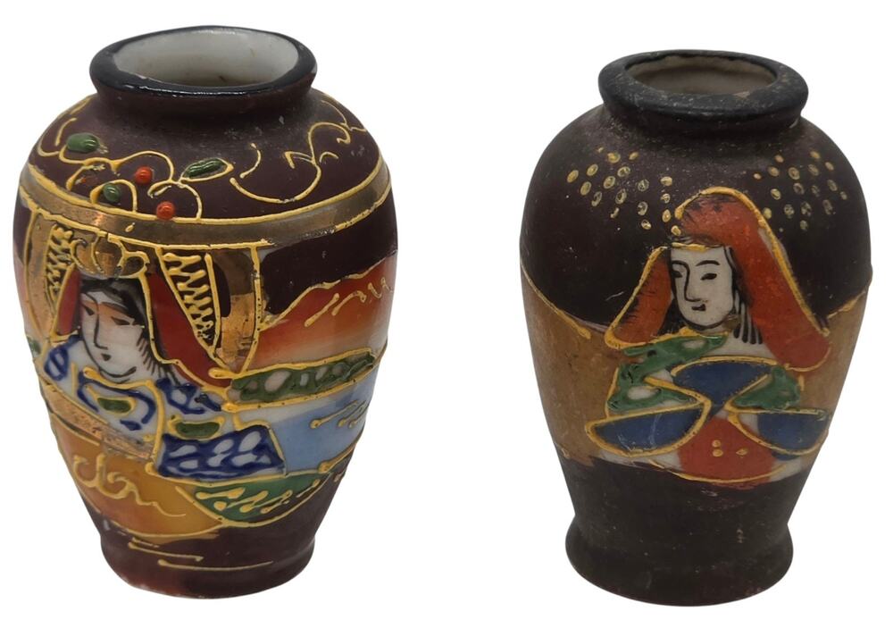 2 SMALL SATSUMA MORIAGE JAPANES MINIATURE VASES